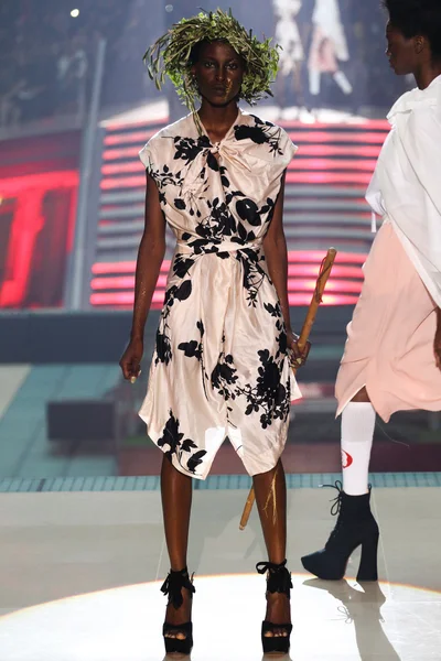 Look 12